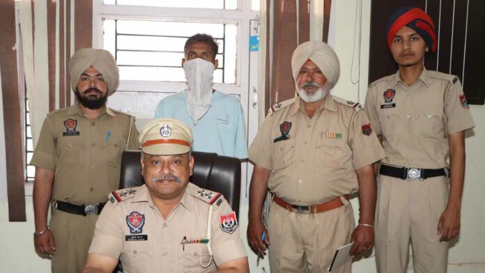 Jalandhar Commissionerate Police arrested the accused of tampering with the ATM machine within a few hours.