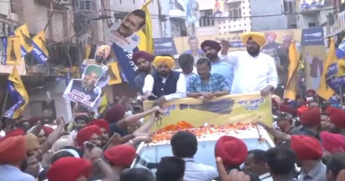 Arvind Kejriwal took out road show in Punjab