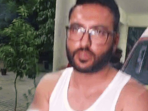 घायल बैंक मैनेजर (विशाल)